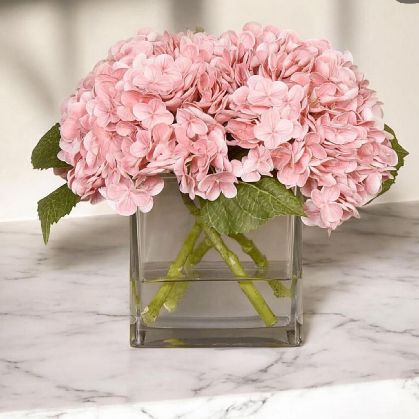 ARTIFICIAL PURPLE HYDRANGEA ARRANGEMENT IN SQUARE GLASS VASE