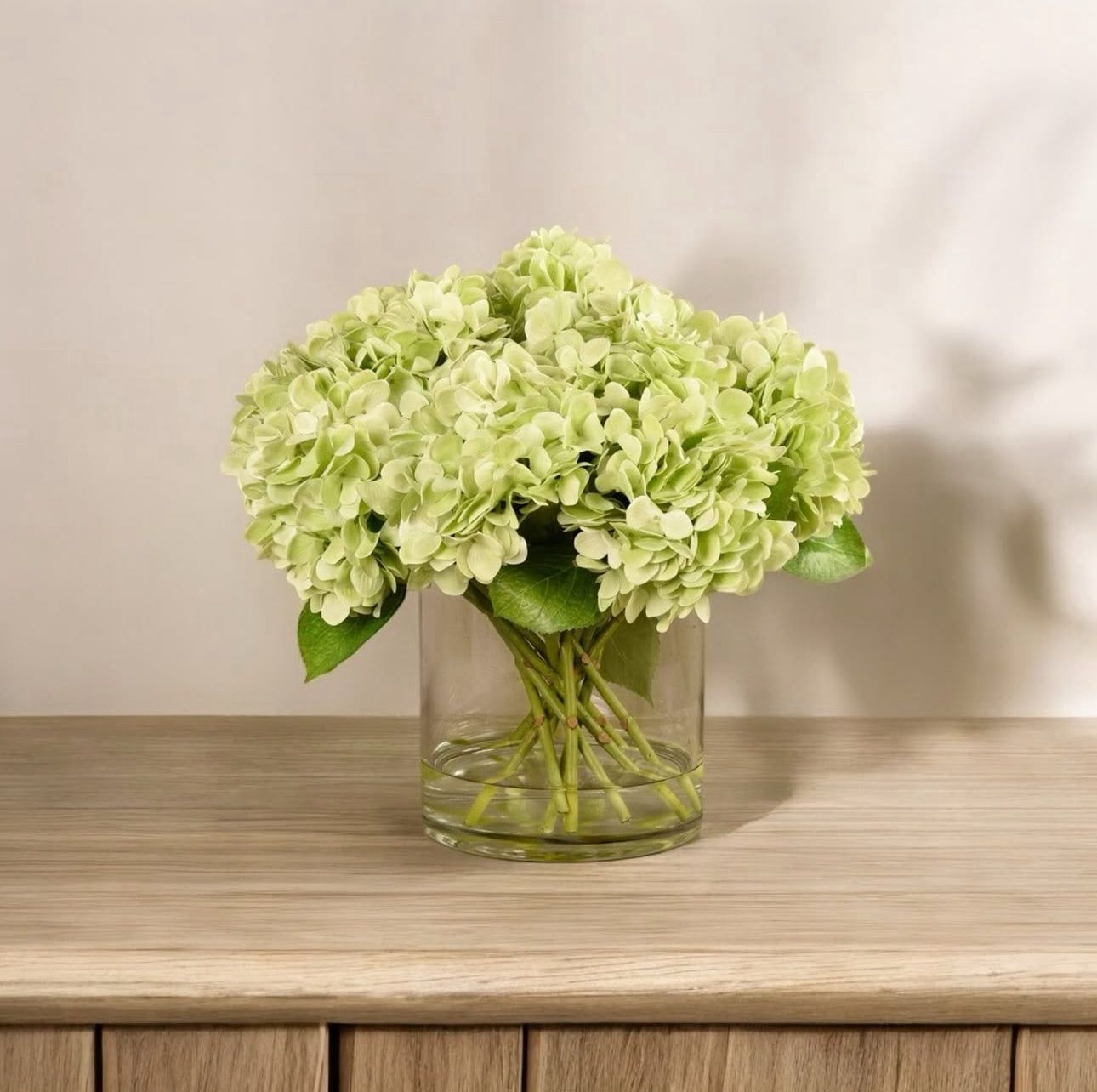 ARTIFICIAL HYDRANGEA IN ROUND GLASS VASE