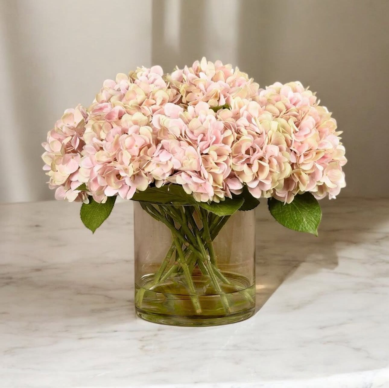 ARTIFICIAL HYDRANGEA IN ROUND GLASS VASE