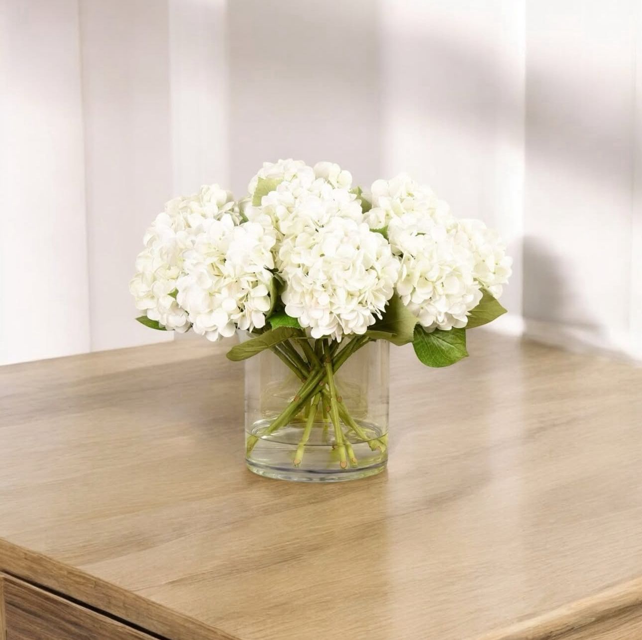 ARTIFICIAL HYDRANGEA IN ROUND GLASS VASE