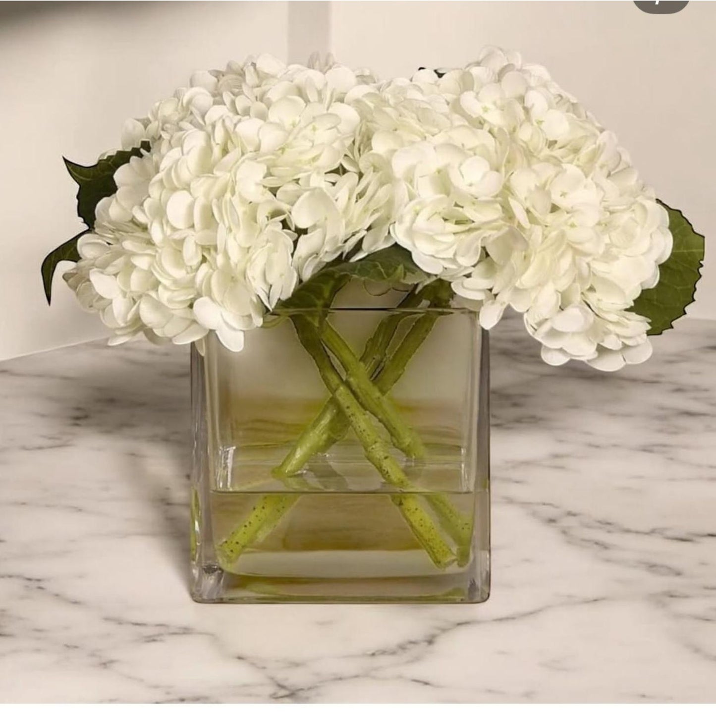 ARTIFICIAL PURPLE HYDRANGEA ARRANGEMENT IN SQUARE GLASS VASE