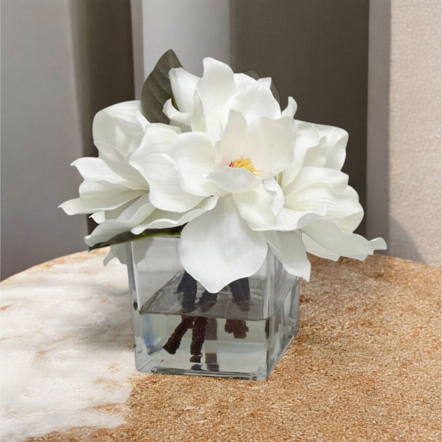 ARTIFICIAL MAGNOLIA IN SQUARE / RECTANGULAR GLASS VASE