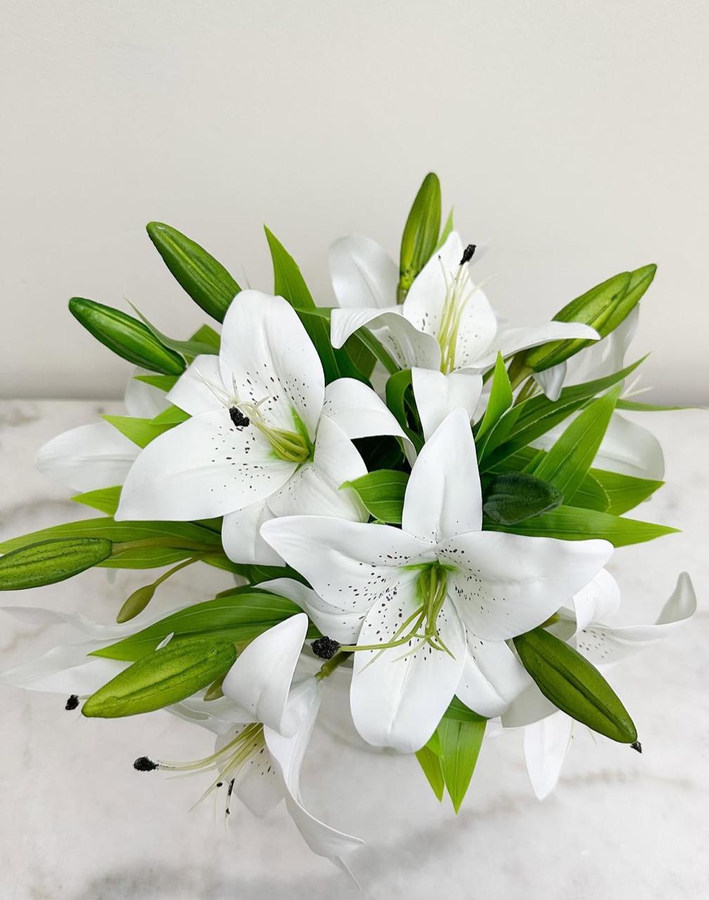 ARTIFICIAL LILY IN GLASS VASE